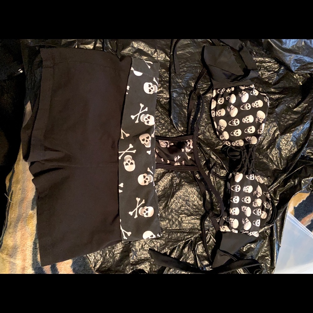 Black and white skull swimsuit set